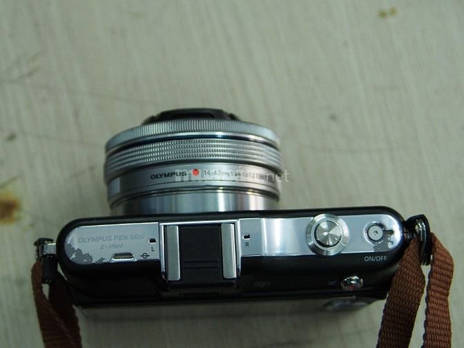 Máy ảnh OLYMPUS E-PM1 cũ, mất nắp pin, hoạt động tốt
