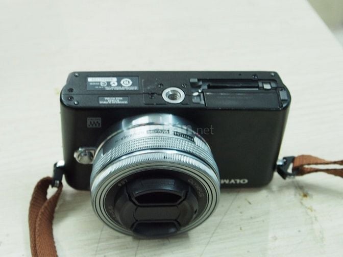 Máy ảnh OLYMPUS E-PM1 cũ, mất nắp pin, hoạt động tốt