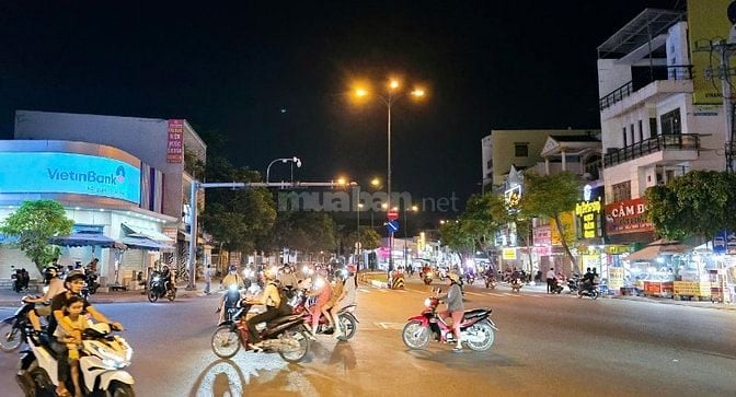 141 tr/m2: MTKD Lê Văn Việt đối diện Chợ 238m2 Tặng GPXD gần 1000m2àn