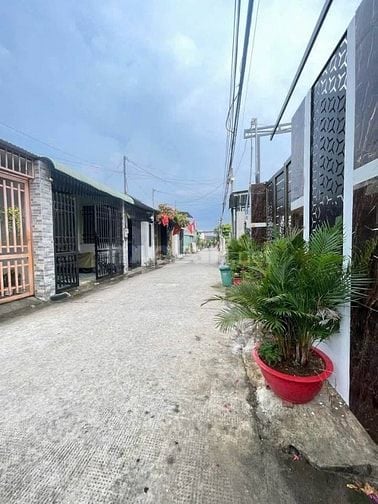 Bán gấp căn nhà nằm ngay thị trấn Củ Chi dt 86m2 SHR. Giá bán 830tr