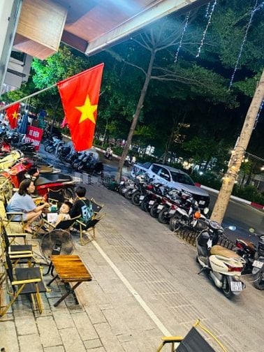 SANG NHƯỢNG QUÁN CAFE MẶT ĐƯỜNG LỚN Ô CHỢ DỪA- RỘNG THOÁNG, 