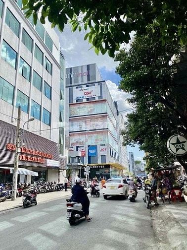 Vị Trí Siêu Đẹp 702/9F Sư Vạn Hạnh, P12, Quận 10, 4x18m 3 Lầu. Hẻm XT