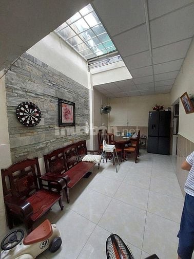 Bán nhà MTKD 111m2 ngang 4m Số 20 sát Dương Quảng Hàm KD đa ngành 9 tỷ