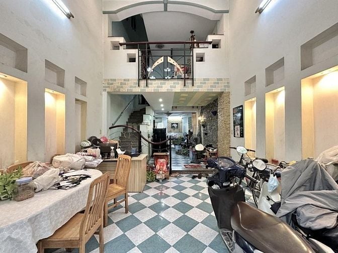 Bán nhà đường 6m Phùng Văn Cung p4 PN ngang 4,4 nở hậu 5 dài 15 SHR 