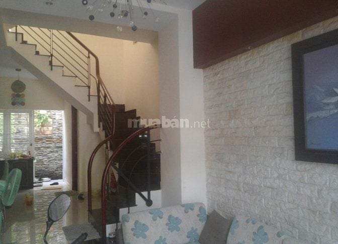 Nhà 38m² Bà Hom xây 1 trệt 2 lầu. Hẻm 6m sổ riêng. Giá chỉ 2 tỷ 150.