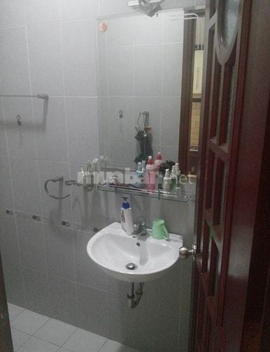 Nhà 38m² Bà Hom xây 1 trệt 2 lầu. Hẻm 6m sổ riêng. Giá chỉ 2 tỷ 150.
