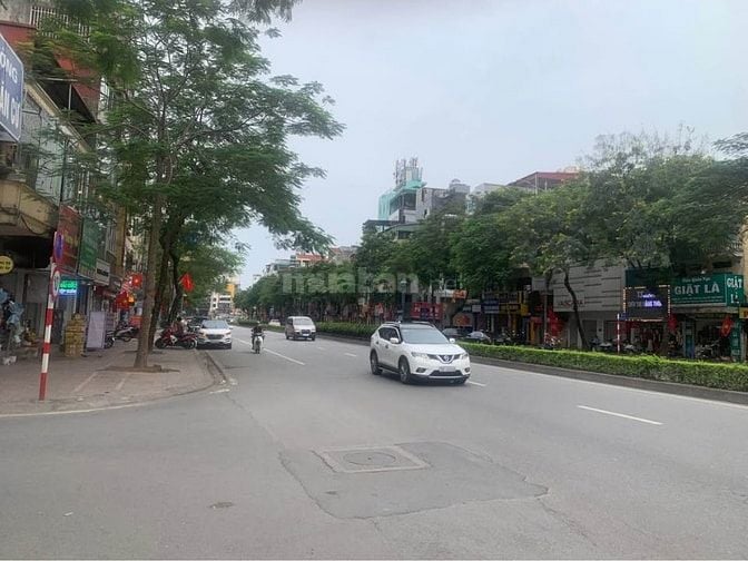 Nhà mặt phố trung tâm Nguyễn Văn Cừ
