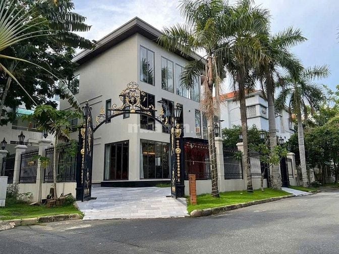 Cho thuê Biệt Thự đơn lập 420m- hồ bơi ngay Phú mỹ Hưng giá 145 triệu