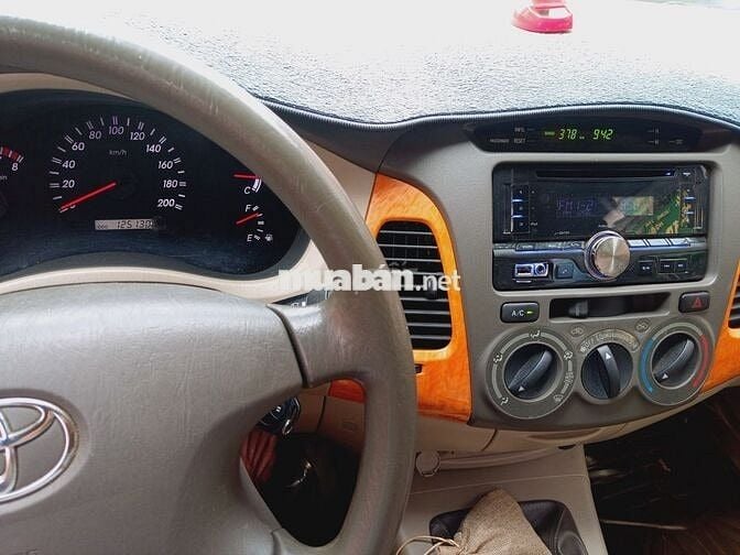 Toyota Innova 2012 - màu nâu vàng ,125130 km