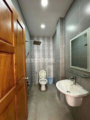 Nhà Nguyên Căn 4 lầu KDC Hoang Quốc Việt Q7 4 PN, 5 WC sạch sẽ ở ngay