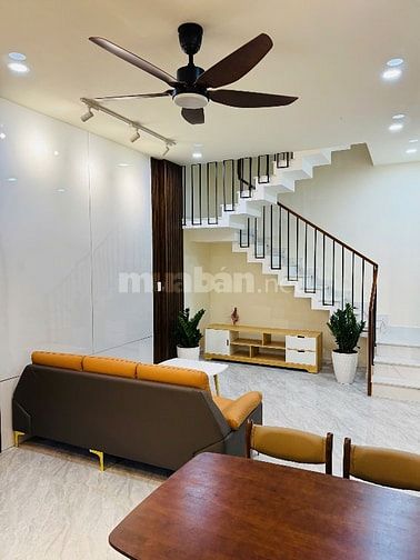 NHÀ ĐẸP NGANG 8m HẺM OTO 7 CHỖ ĐỖ CỬA NHÀ ĐẸP Ở LIỀN
