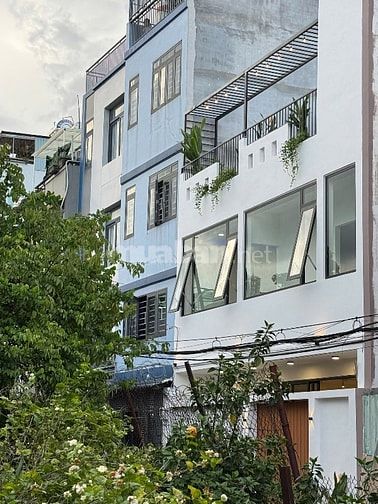 NHÀ ĐẸP NGANG 8m HẺM OTO 7 CHỖ ĐỖ CỬA NHÀ ĐẸP Ở LIỀN