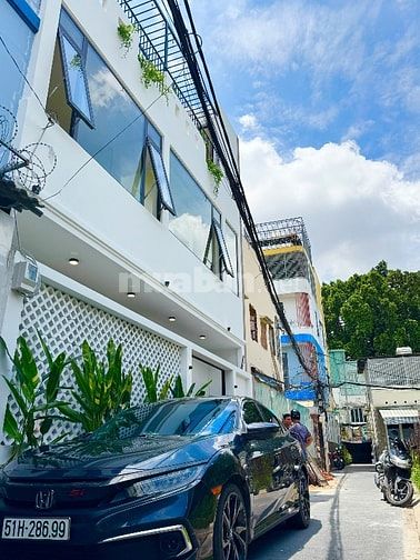 NHÀ ĐẸP NGANG 8m HẺM OTO 7 CHỖ ĐỖ CỬA NHÀ ĐẸP Ở LIỀN