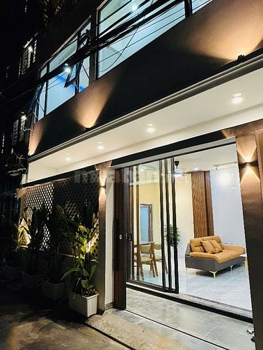 NHÀ ĐẸP NGANG 8m HẺM OTO 7 CHỖ ĐỖ CỬA NHÀ ĐẸP Ở LIỀN