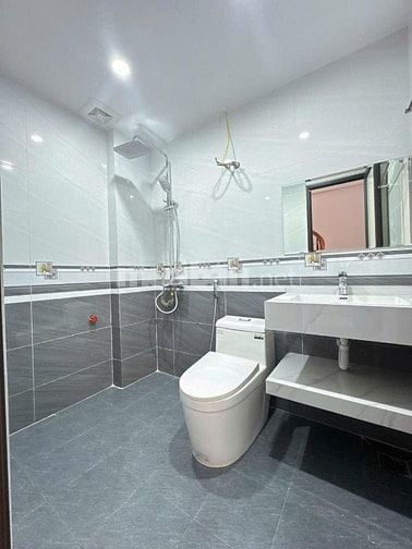 Bán nhà Nguyễn Văn Linh, 42m2x 5 tầng, 6 phòng ngủ. 6.88tỷ