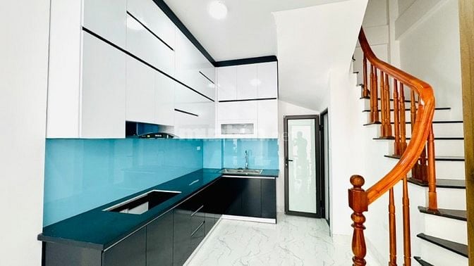 Bán nhà Nguyễn Văn Linh, 42m2x 5 tầng, 6 phòng ngủ. 6.88tỷ