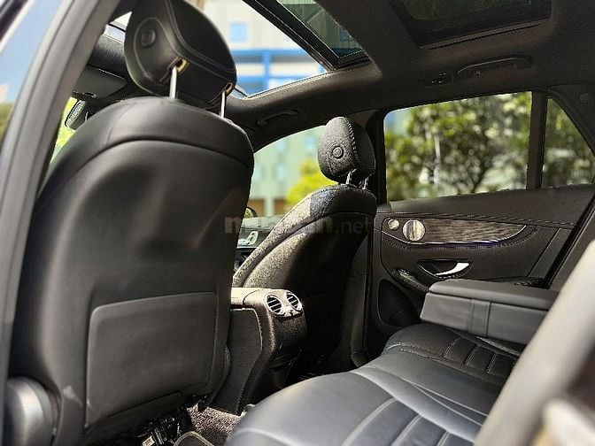 Mercedes Glc300 4 matic model 2021 màu Đen rất mới
