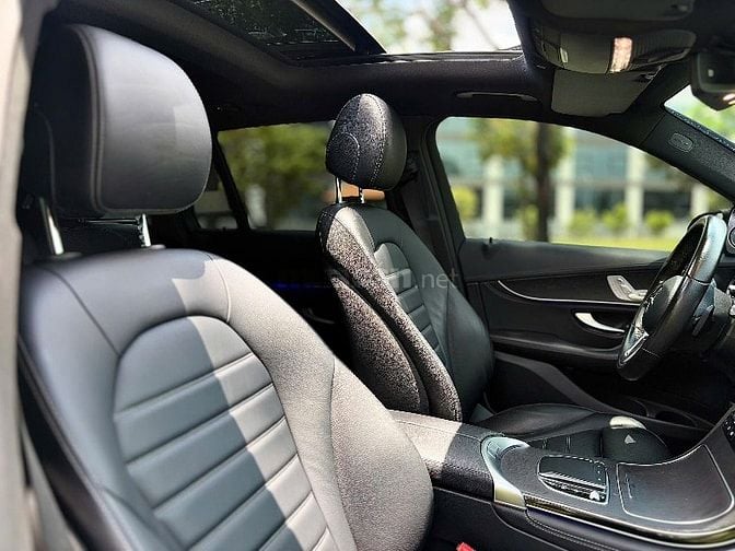Mercedes Glc300 4 matic model 2021 màu Đen rất mới