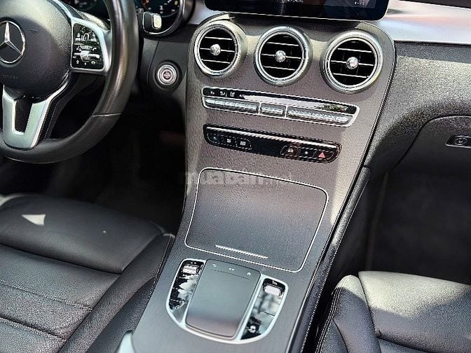 Mercedes Glc300 4 matic model 2021 màu Đen rất mới