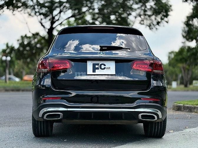 Mercedes Glc300 4 matic model 2021 màu Đen rất mới