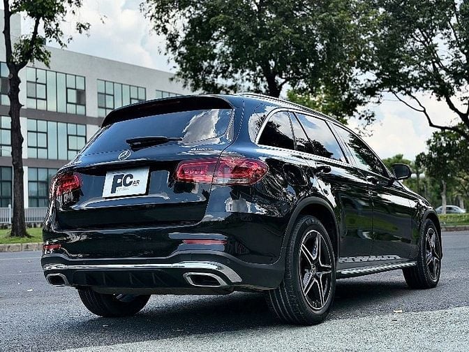 Mercedes Glc300 4 matic model 2021 màu Đen rất mới