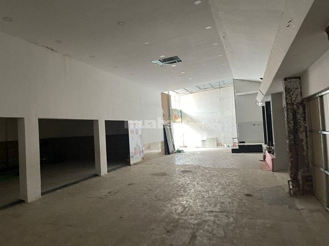Nhà kho 700m2 đường Gò Dầu gần Cầu Xéo, Tân Phú. 32 triệu/ tháng