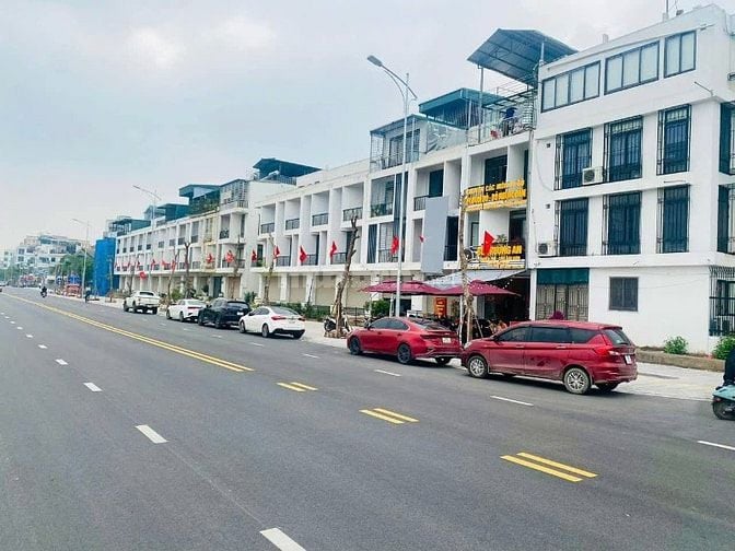 Bán Nhà 4 Tầng Mặt Phố Kinh Doanh đường 30m Trung Tâm Quận Hoàng Mai