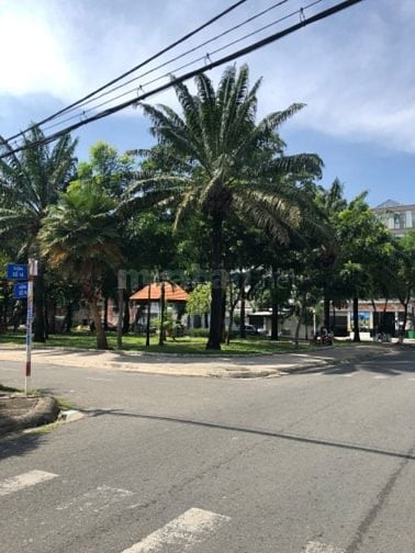 Biệt thự view công viên dt 215m2 xây 3 tấm khu Tên Lữa giá 26.8 tỷ