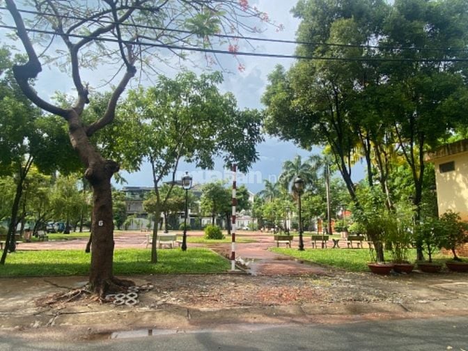 Biệt thự view công viên dt 215m2 xây 3 tấm khu Tên Lữa giá 26.8 tỷ