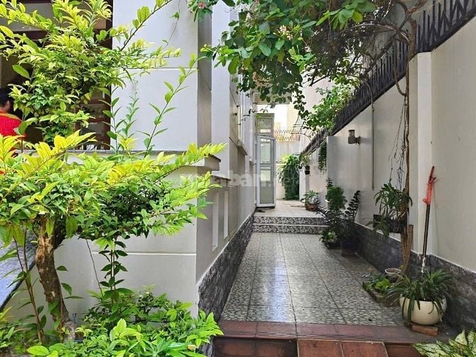 Biệt thự view công viên dt 215m2 xây 3 tấm khu Tên Lữa giá 26.8 tỷ