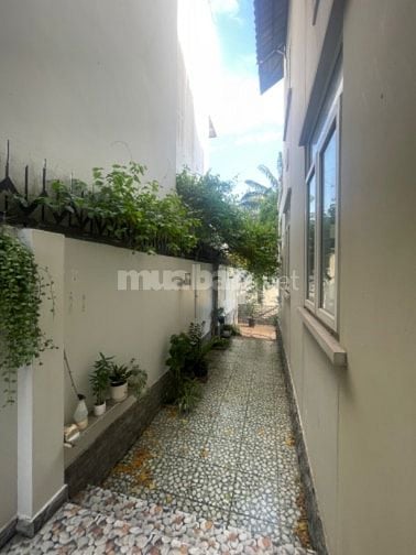 Biệt thự view công viên dt 215m2 xây 3 tấm khu Tên Lữa giá 26.8 tỷ