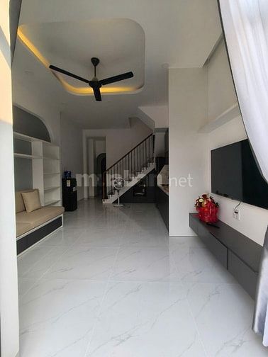 Bán nhà trệt 2 lầu , hướng Đông Nam , Đường 100A Cầu Xây 