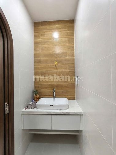 Bán nhà trệt 2 lầu , hướng Đông Nam , Đường 100A Cầu Xây 