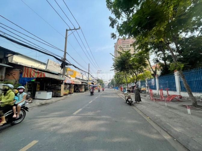 Lô Đất MTKD nga trường học dt 71.2m2 giá 8.3 tỷ