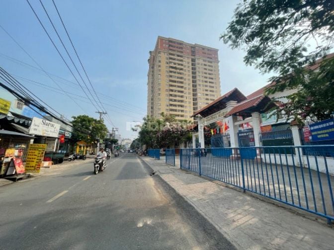 Lô Đất MTKD nga trường học dt 71.2m2 giá 8.3 tỷ