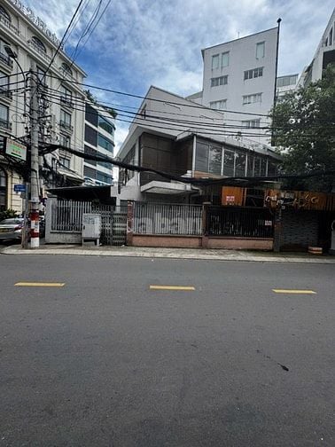 cho thuê nguyên căn mặt tiền đường cửu long gần sân bay tân sơn nhất