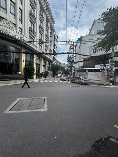 cho thuê nguyên căn mặt tiền đường cửu long gần sân bay tân sơn nhất