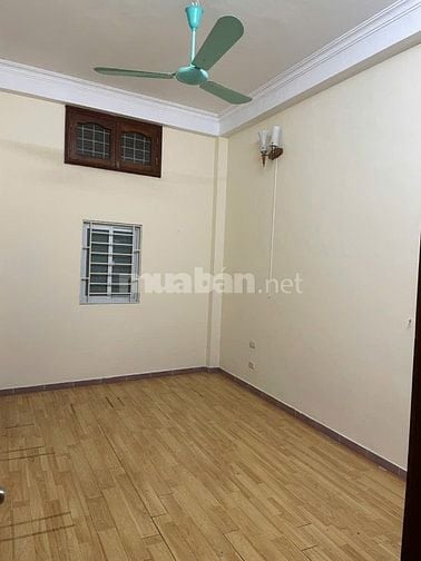 Cho thuê nhà khu Hào nam, Đống Đa, diện tích 40 m2 x 3 tầng