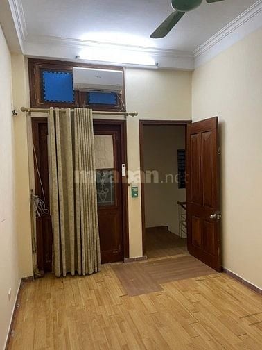 Cho thuê nhà khu Hào nam, Đống Đa, diện tích 40 m2 x 3 tầng