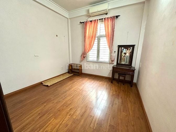 Cho thuê nhà 4 tầng ngõ 68 Cầu giấy