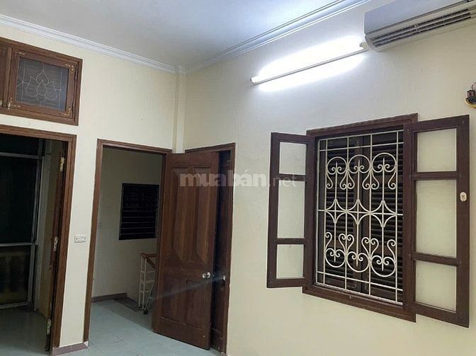 Cho thuê nhà khu Hào nam, Đống Đa, diện tích 40 m2 x 3 tầng