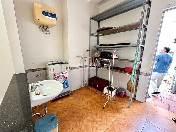 Cho thuê nhà 4 tầng ngõ 68 Cầu giấy