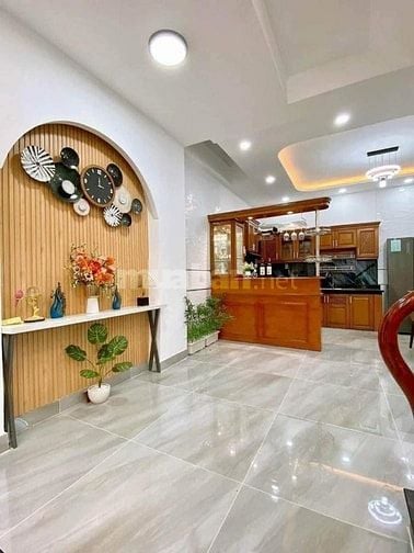 Đi nước ngoài định cư bán gấp nhà ở đường Nguyên Hồng, phường 1, quận 