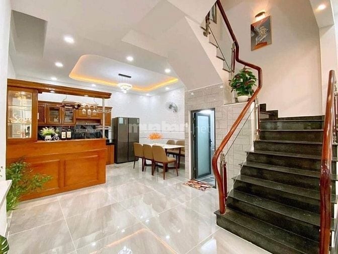 Đi nước ngoài định cư bán gấp nhà ở đường Nguyên Hồng, phường 1, quận 