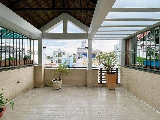 Đi nước ngoài định cư bán gấp nhà ở đường Nguyên Hồng, phường 1, quận 