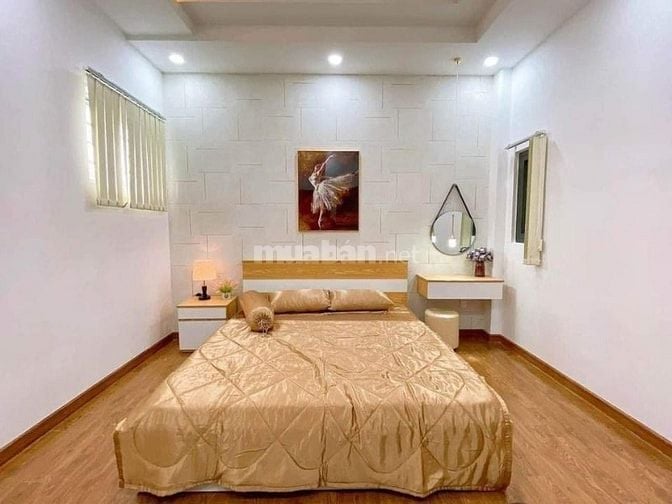 Đi nước ngoài định cư bán gấp nhà ở đường Nguyên Hồng, phường 1, quận 