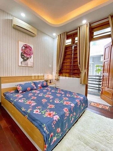 Đi nước ngoài định cư bán gấp nhà ở đường Nguyên Hồng, phường 1, quận 