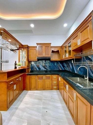Đi nước ngoài định cư bán gấp nhà ở đường Nguyên Hồng, phường 1, quận 