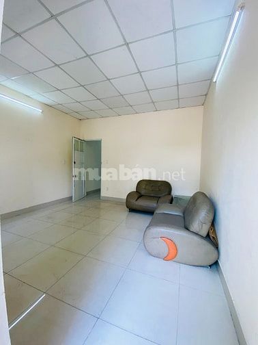 Cho Thuê Nhà Mặt Tiền 500 CỘNG HOÀ, 63m2(4.2x15), Ngay Toà Nhà E.Town