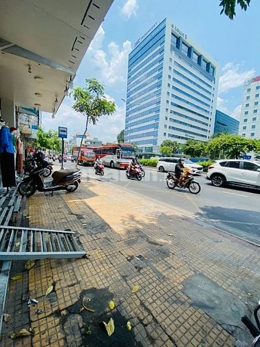 Cho Thuê Nhà Mặt Tiền 500 CỘNG HOÀ, 63m2(4.2x15), Ngay Toà Nhà E.Town